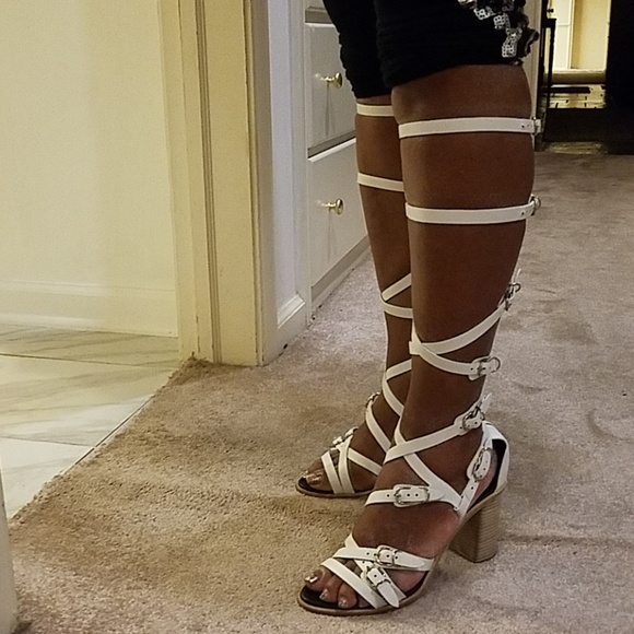 BALENCIAGA WHITE LEATHER STRAPPY SANDALS - Picture 2 of 8